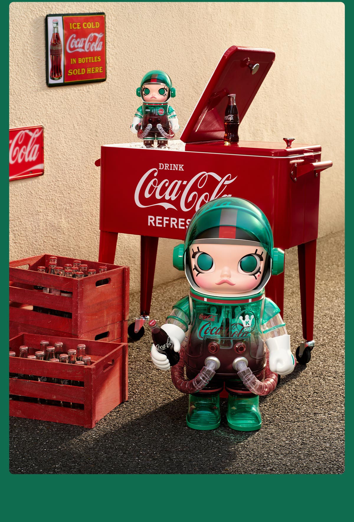 MEGA SPACE MOLLY 1000% Iconic Coca-Cola – details